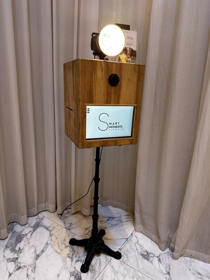 Photobooth en bois Smart Moments avec éclairage studio